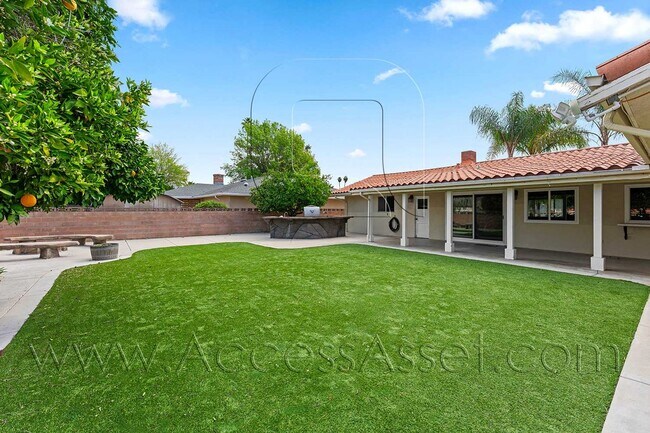 Building Photo - Beautiful 3BR/2BA Home In Hemet With Lush Backyard & Fruit Trees!