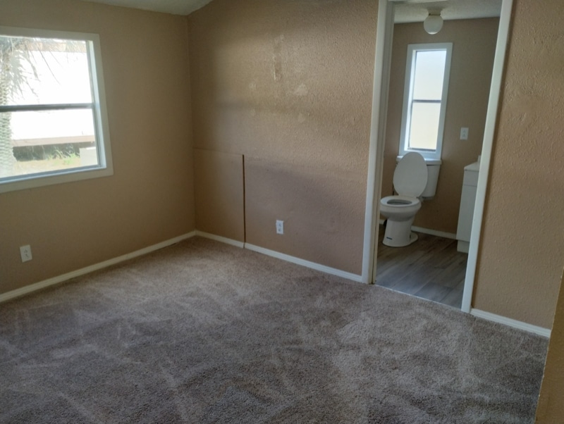 Building Photo - 120 SE Camelot Loop