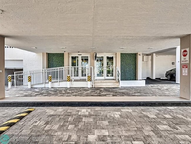 Building Photo - 1600 S Ocean Dr