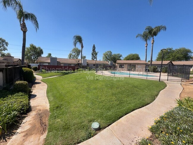 Building Photo - 9505 Arlington Ave