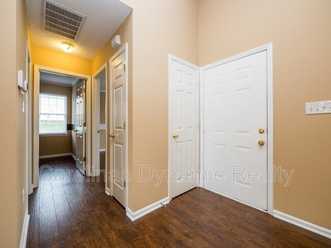 Building Photo - 905 Milkfarm Ct