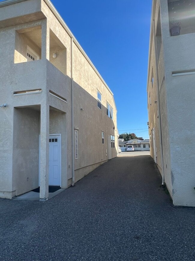 Building Photo - 2009 9th St