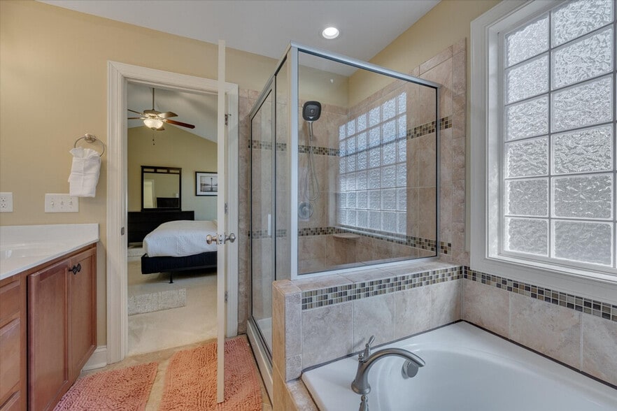 Building Photo - 320 Lawrence Rd