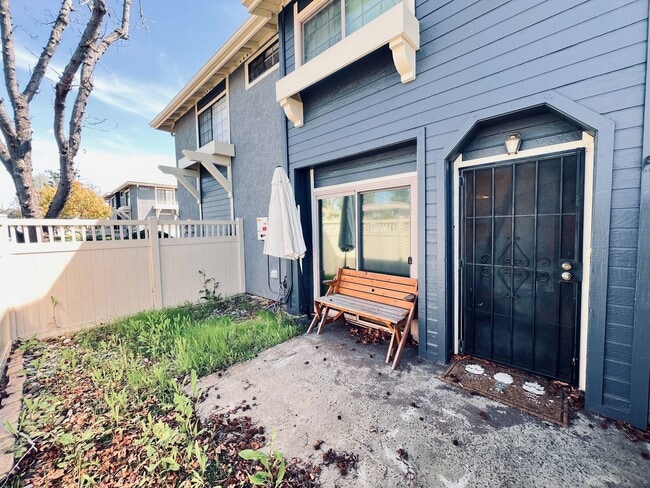 Building Photo - Santee 2 Bedroom Tamberly Townhouse for Rent