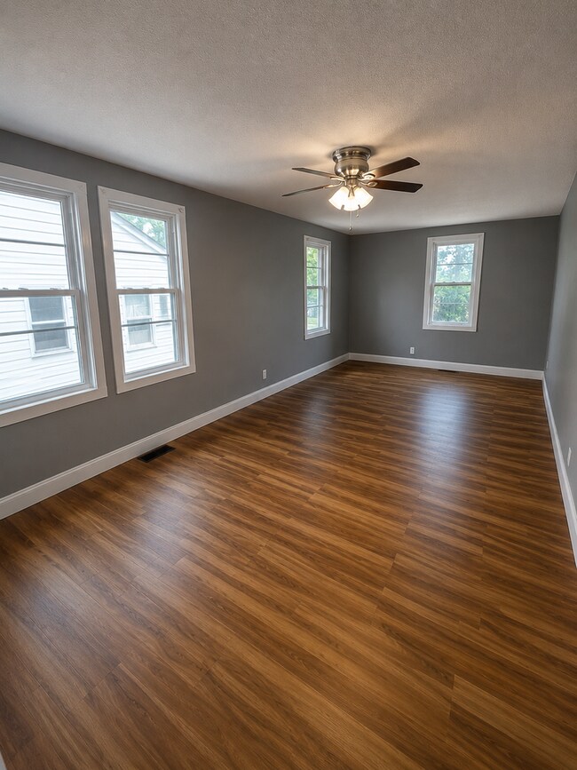 Building Photo - Charming 2BD/1BA with Garage