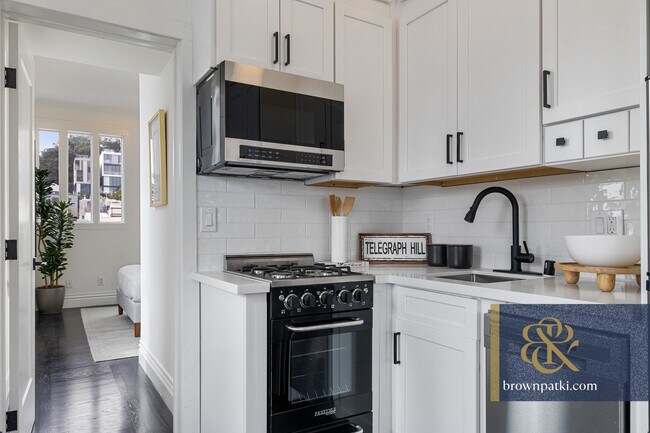 Building Photo - 382 Green St