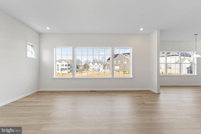 Building Photo - 32 Pamela Dr