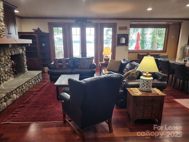 Building Photo - 16946 Belle Isle Dr