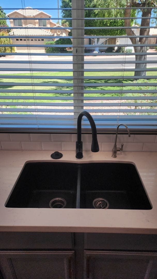 Building Photo - Waterfront living in Chandler!