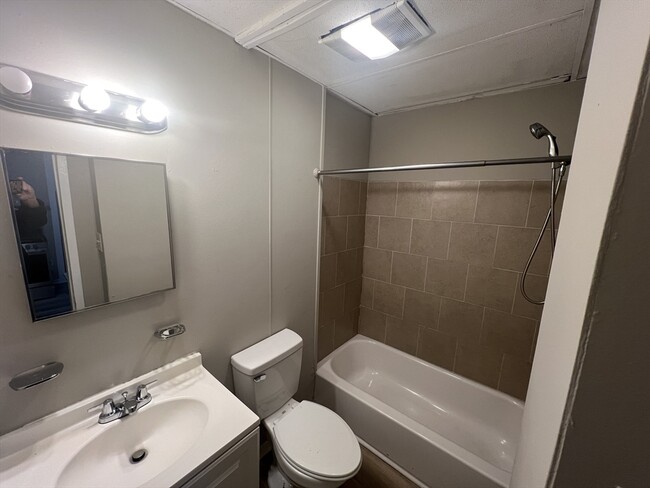 Building Photo - 14 Hacker St