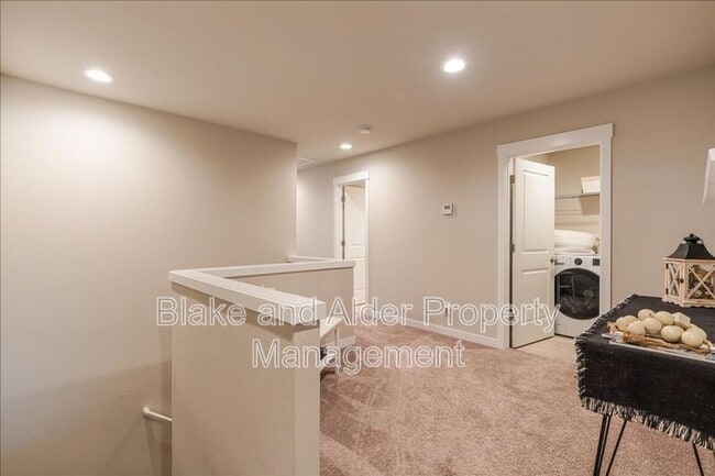 Building Photo - 16349 SE Sunshower Pl