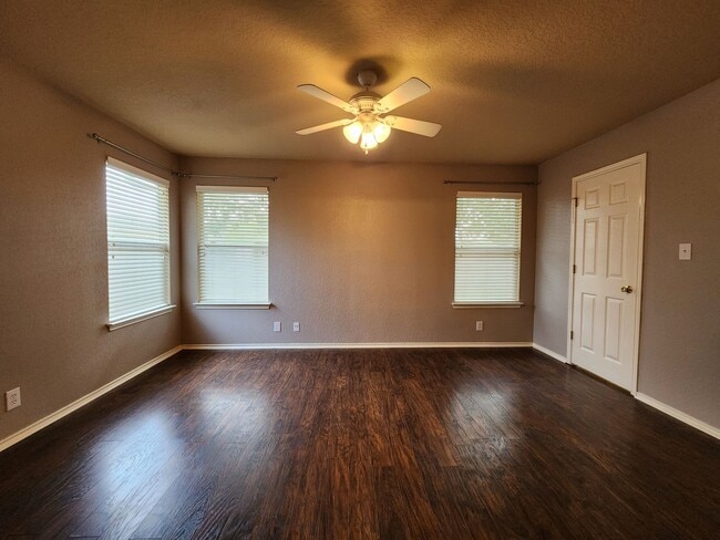 Building Photo - No Carpet / Storage Shed / Back Patio  /  ...