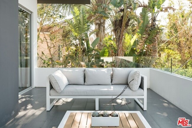 Building Photo - 1723 S Durango Ave