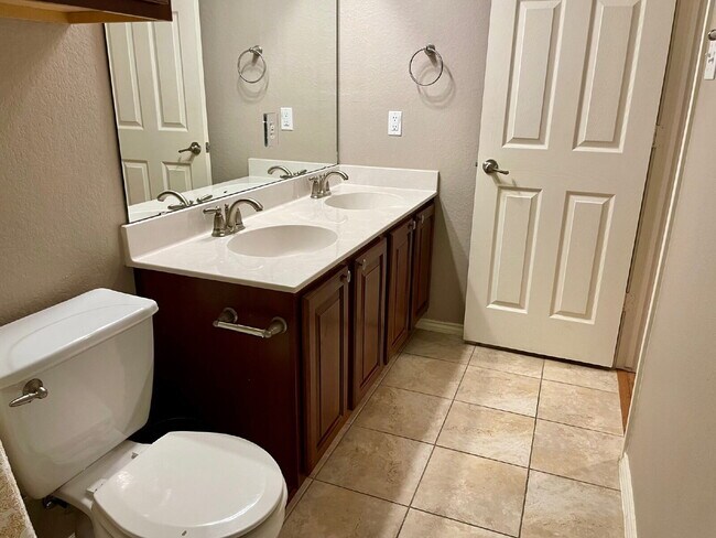 Building Photo - Charming 4-Bedroom Home in South Austin’s ...
