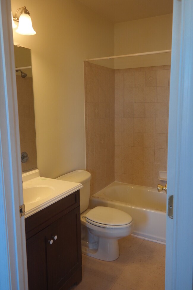 Building Photo - Charming 2 Bedroom/2.5 Bathroom Townhome in Linwood/Patterson Park, MD!