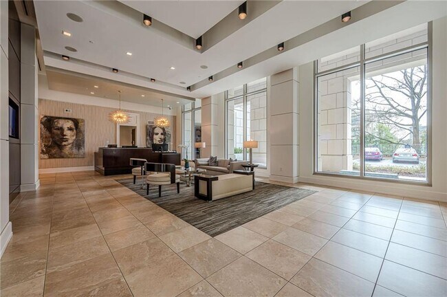 Building Photo - 2795 Peachtree Rd NE