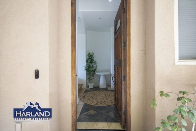 Building Photo - 760 Bonair Pl