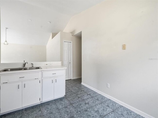 Building Photo - 2480 Sagemont Dr