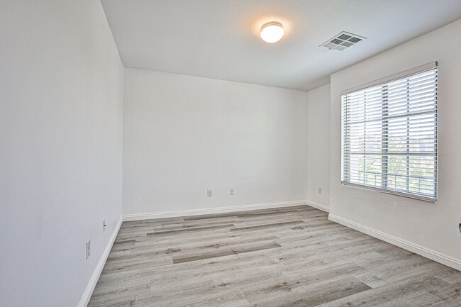 Building Photo - 6360 Beavertail Pond Ave