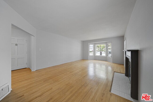 Building Photo - 10374 Ashton Ave