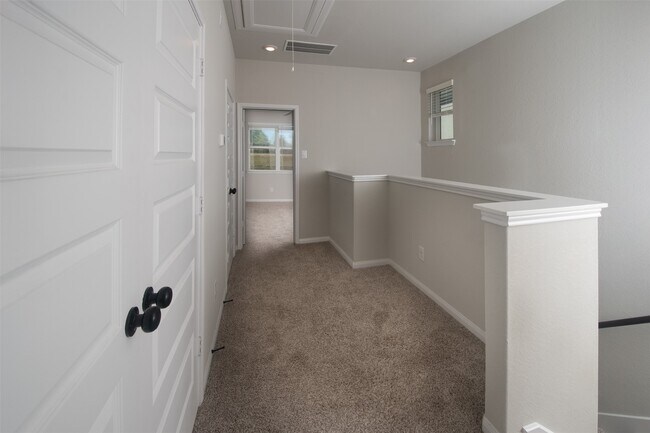 Building Photo - 16018 Oregon Oak Dr