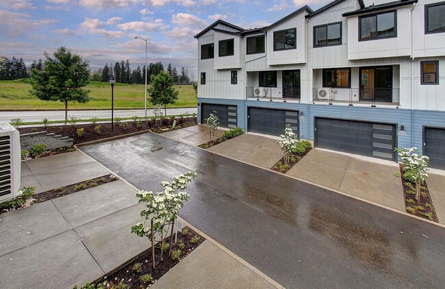 Building Photo - Luxury Upgraded Executive Townhome | 4 Bed | 3 Bath in Prime Camas School District