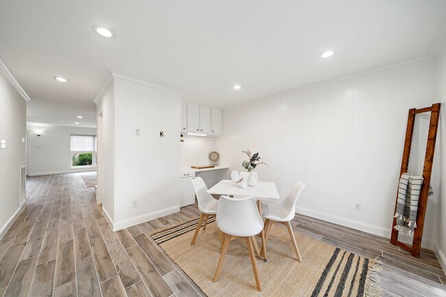 Building Photo - 6434 Burgoyne Rd