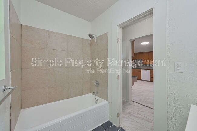 Building Photo - 713 SW 25th St