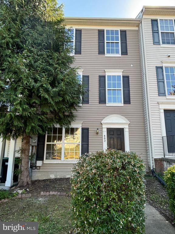 Building Photo - 802 Pendleton Ln