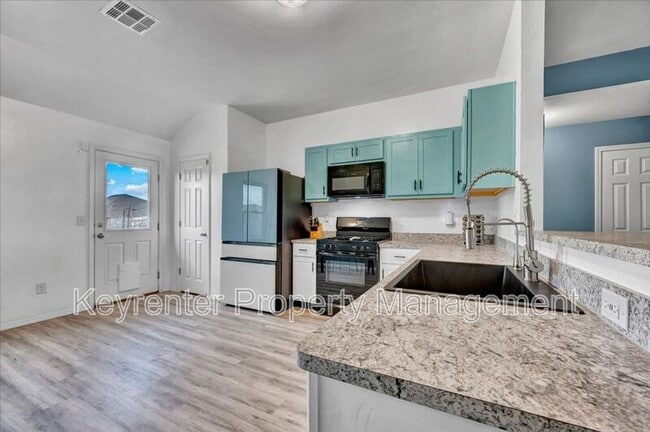 Building Photo - 551 SE 4th St