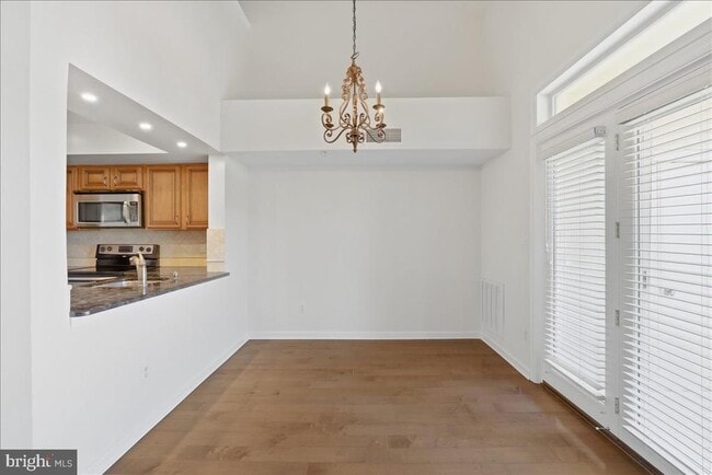 Building Photo - 1304 Garden Wall Cir