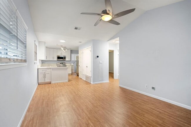 Building Photo - 121 Nance St