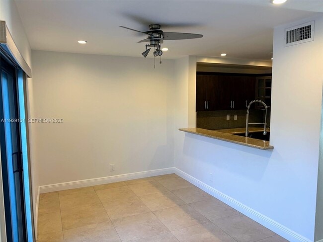 Building Photo - 5555 Ludlam Rd