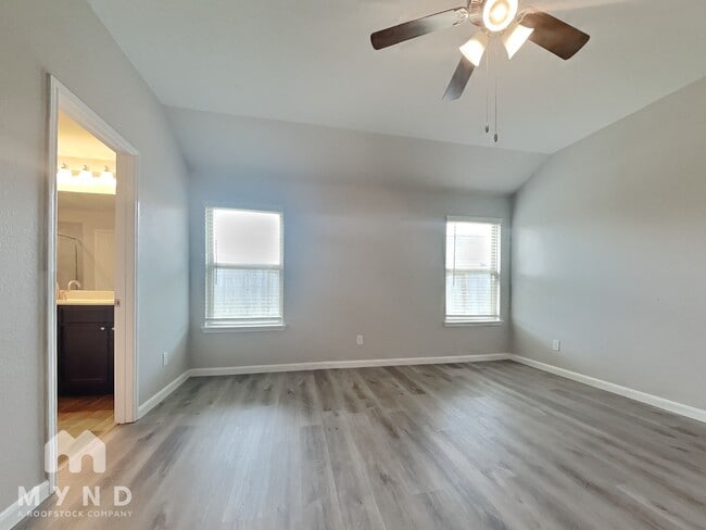Building Photo - 3210 Sumac Dr