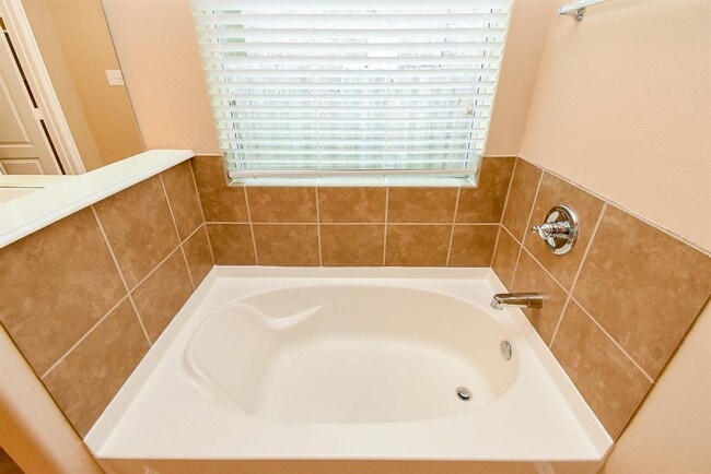 Building Photo - 26923 Glacier Creek Dr