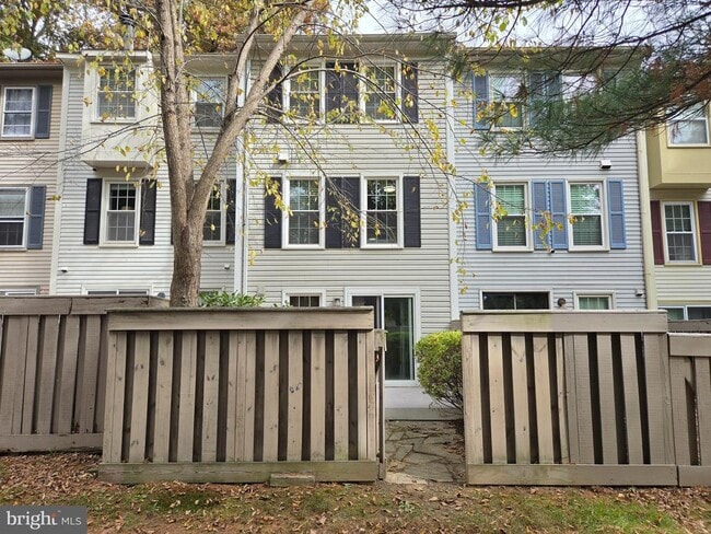 Building Photo - 20535 Strath Haven Dr