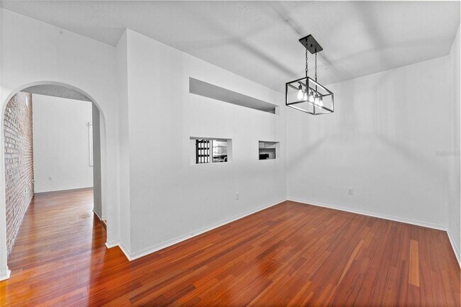 Building Photo - 501 Knights Run Ave