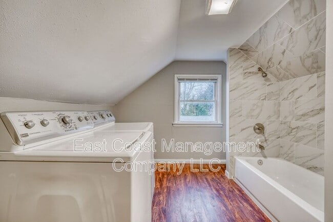 Building Photo - 9616 Mason Ave