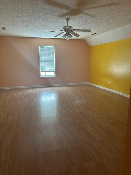 Building Photo - 202 Wellington Dr