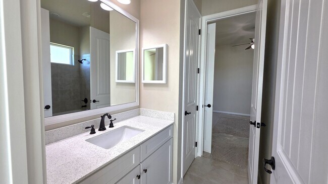 Building Photo - FOR RENT 4 BEDROOM 3 BATHROOM HOME