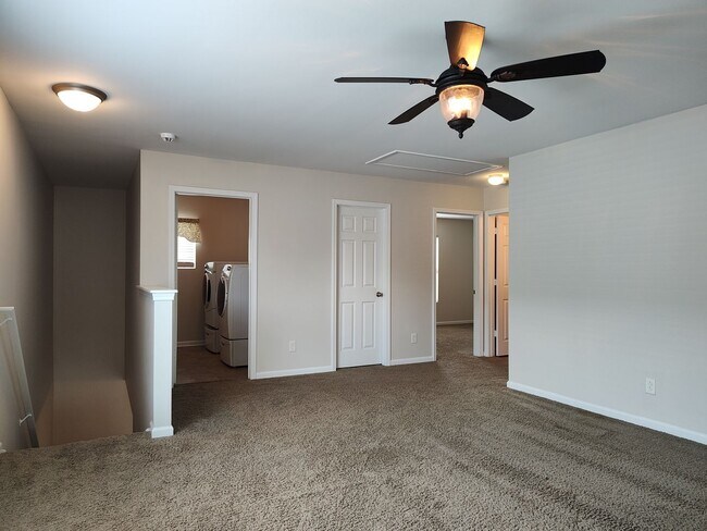 Building Photo - Pristine home located in the Woodbury comm...