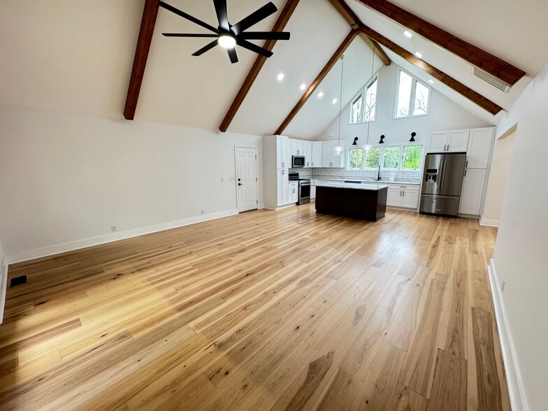 Building Photo - 523 Stonehenge Dr