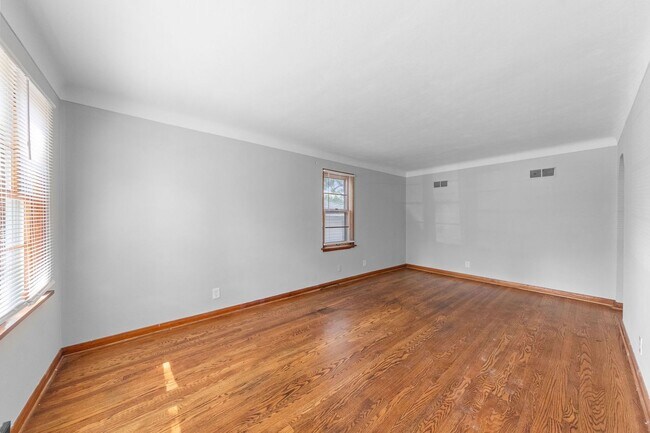 Building Photo - Cozy 3-Bedroom Home in Ferguson – $1,499/m...