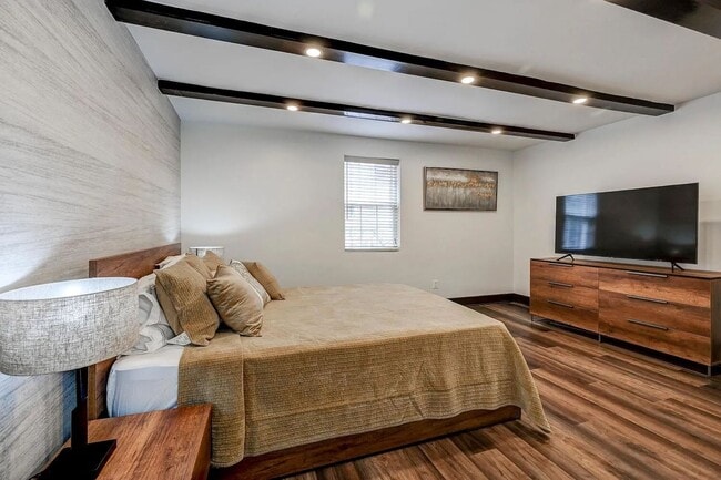 Building Photo - 4014 Linkwood Rd