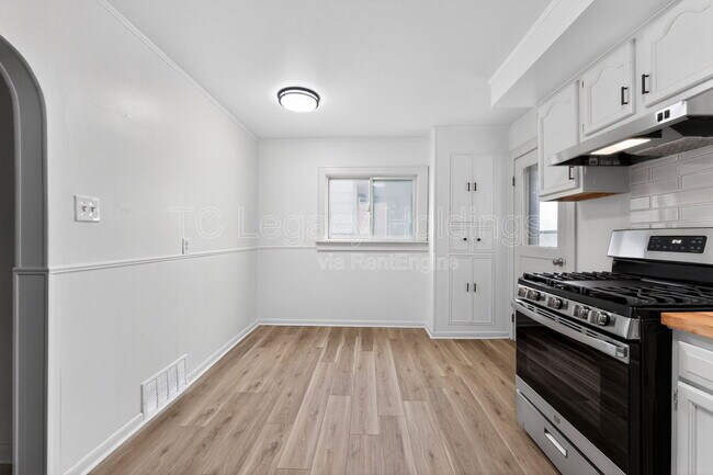 Building Photo - 321 Clark St