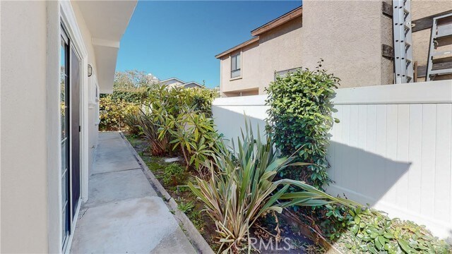 Building Photo - 2213 Bataan Rd