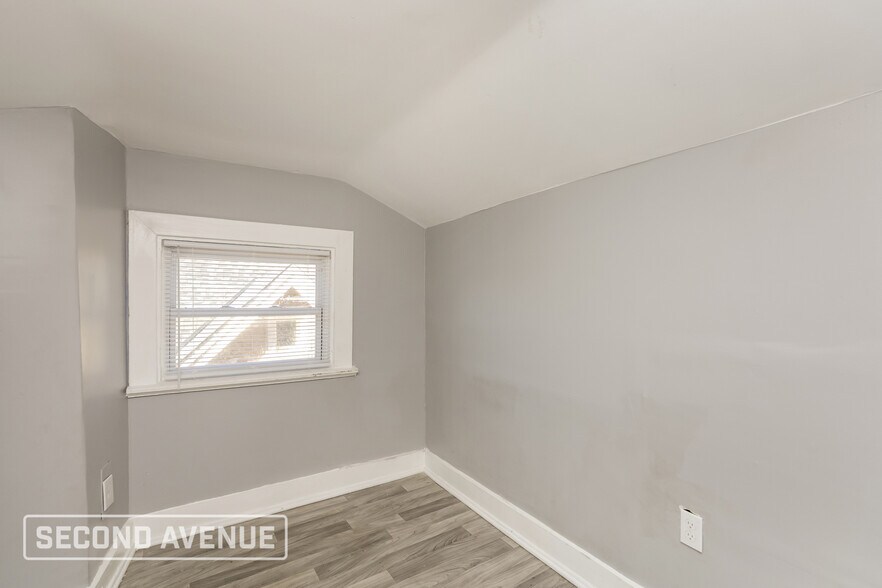 Building Photo - 1806 Sundale Ave