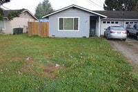 Building Photo - 2 Bedroom, 1 Bathroom Duplex!!!!