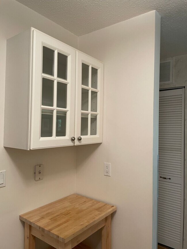 Building Photo - Updated Condo with Modern Comfort & Resort...