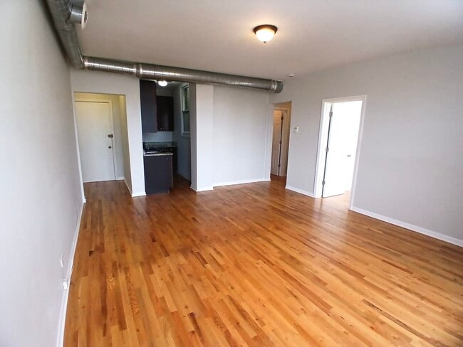 Building Photo - 7606 N Paulina St